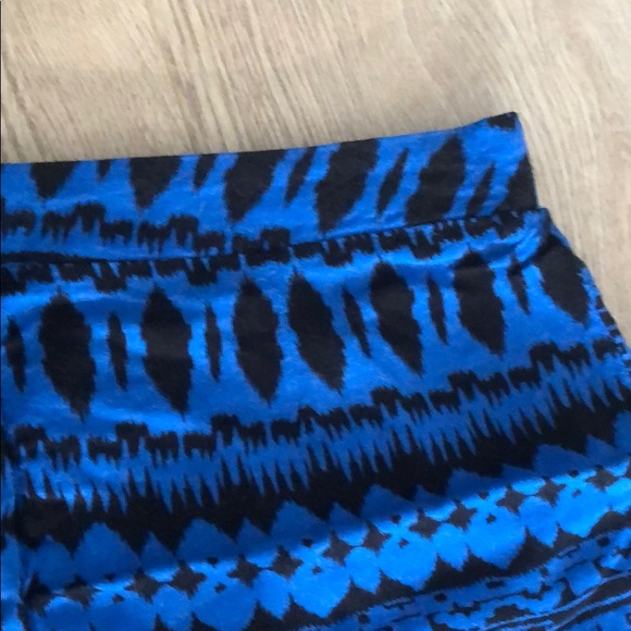 Printed blue & black high waisted shorts - Picture 2 of 3